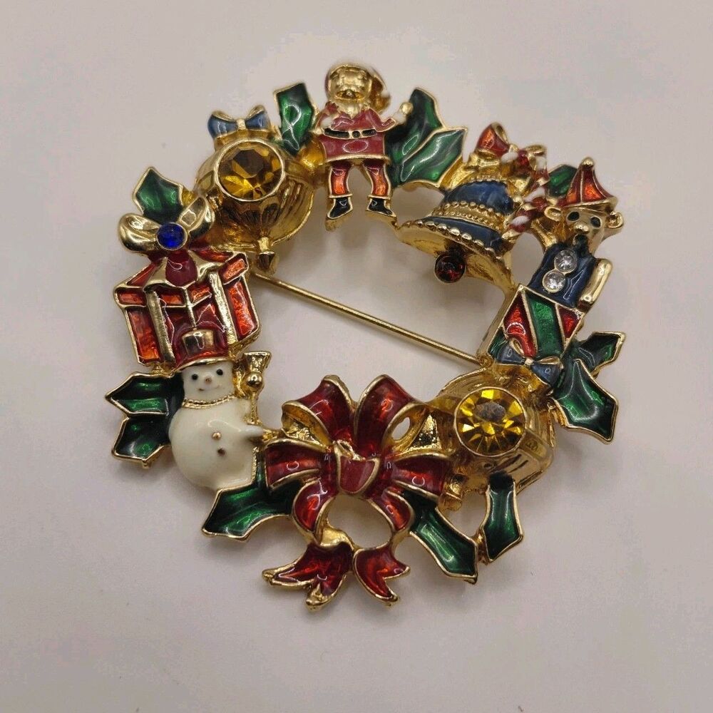 2010 Avon NRT Holiday Wreath Pin Enamel Gold Tone Christmas Brooch